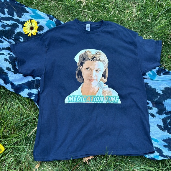 👩‍⚕️ NURSE RATCHED; “Medication Time” Men’s BNWOT Navy 100% Cotton Tee Sz. XL! - Picture 6 of 8